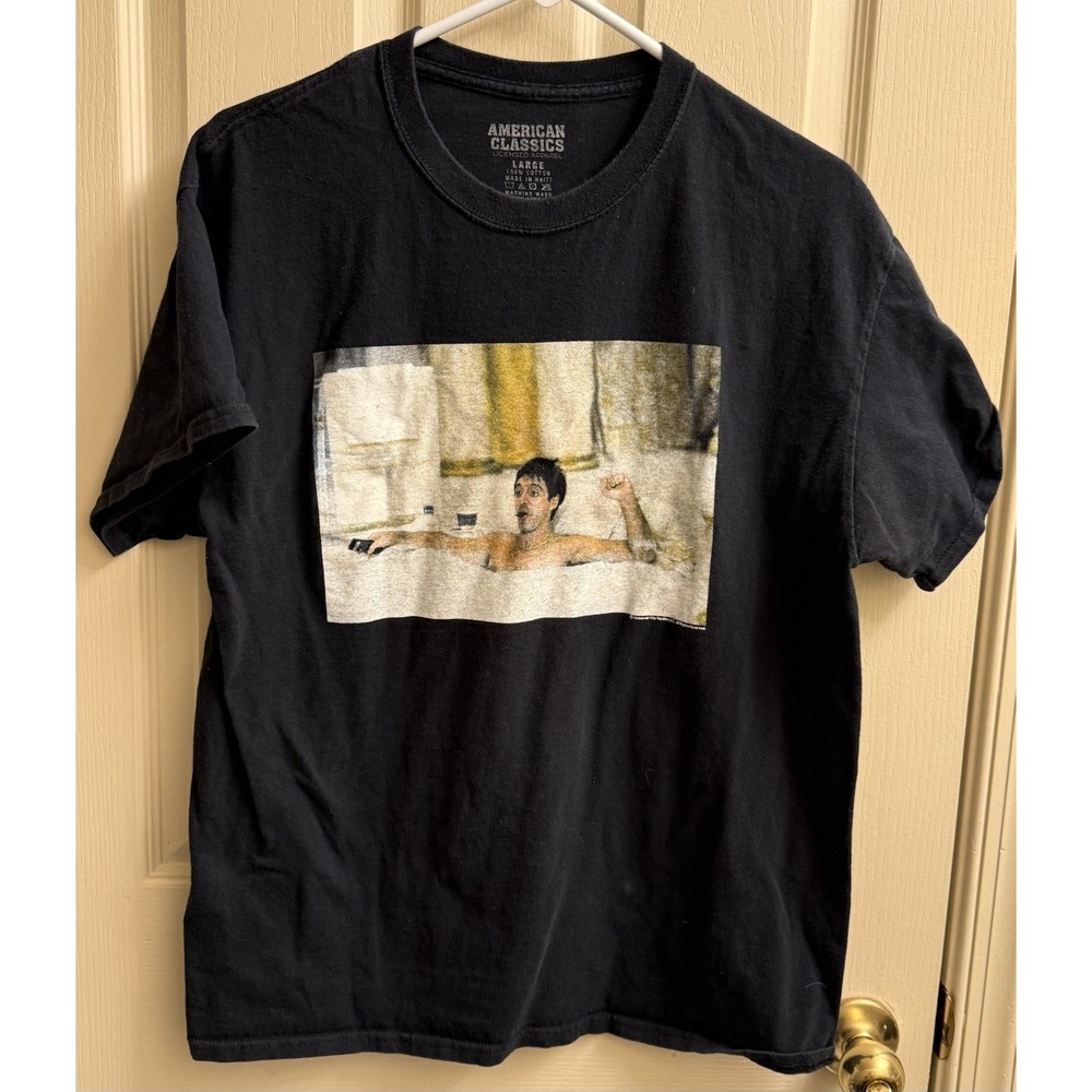Scarface Movie T-Shirt Large Black Background Tub Scene Graphic Print‎ On Tee